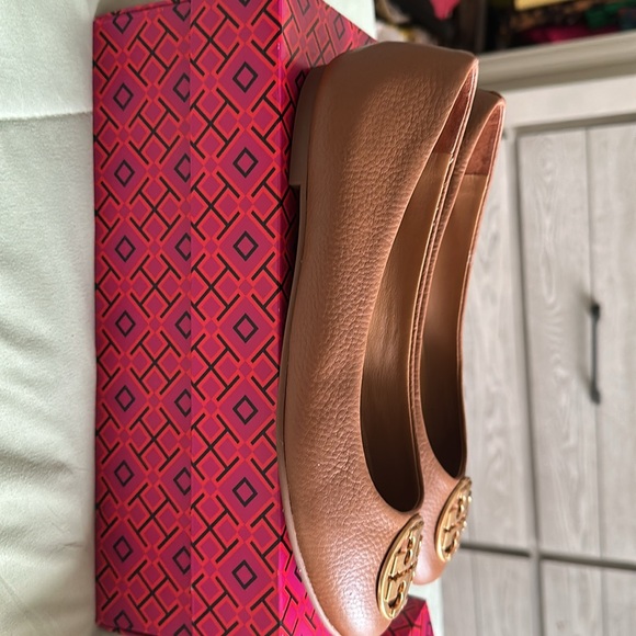 Flat - Picture 2 of 5